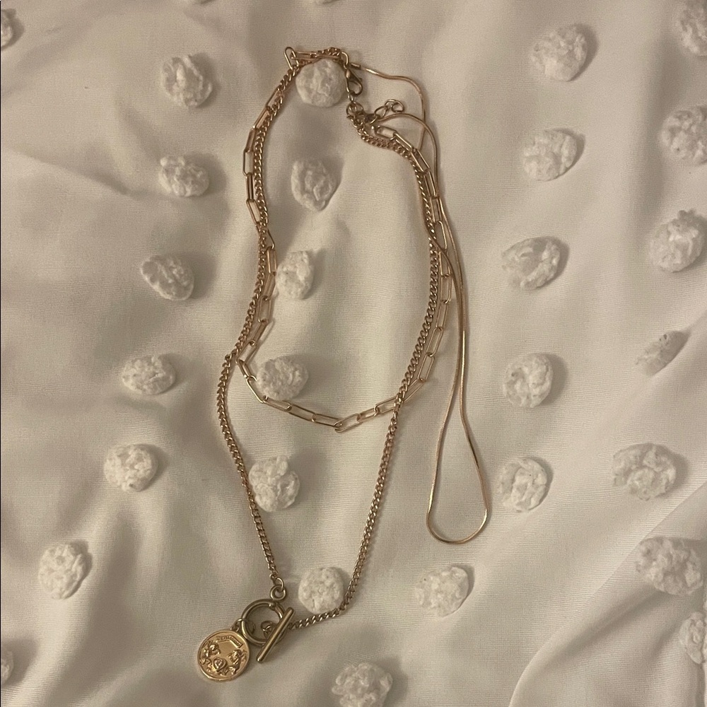 Elegant Gold Layered Necklace